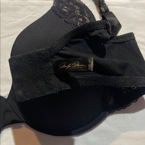 Marilyn Monroe Black Bra with Molded Cups and Underwire - Picture 2 of 8